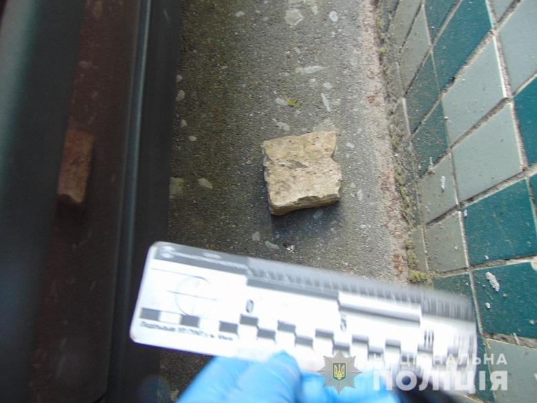 У Києві зухвалий грабіжник намагався обчистити авто, але його наздогнала карма (фото)