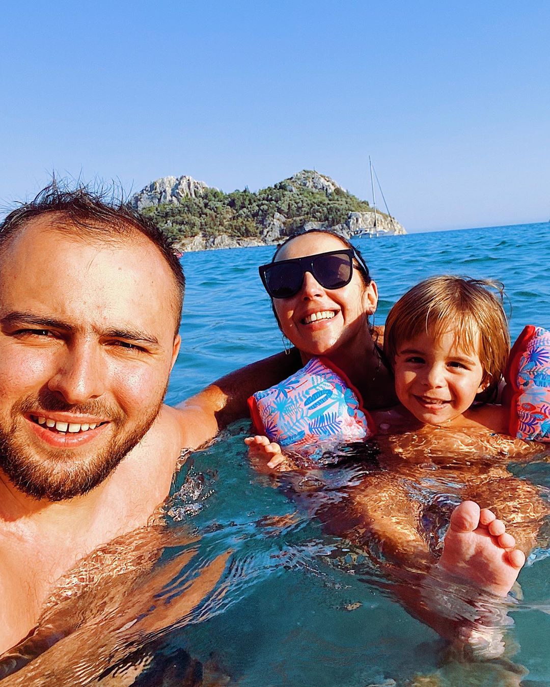 Море - це щастя: Джамала поділилася яскравими сімейними фото з відпочинку в Туреччині