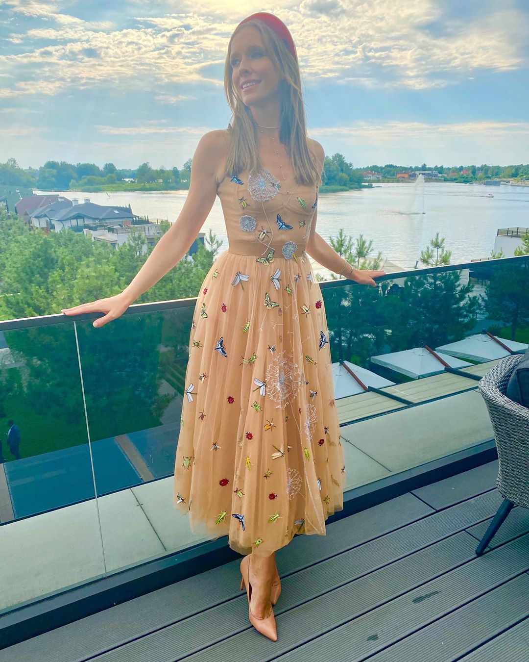 Нежная Катя Осадчая в "платье принцессы" растрогала романтикой с мужем на работе