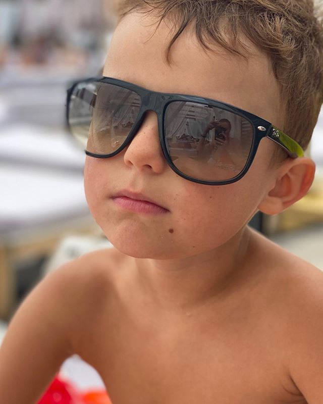 Гаряча матуся: Слава з НеАнгелів в прозорому халаті спровокувала мережу жарким фото