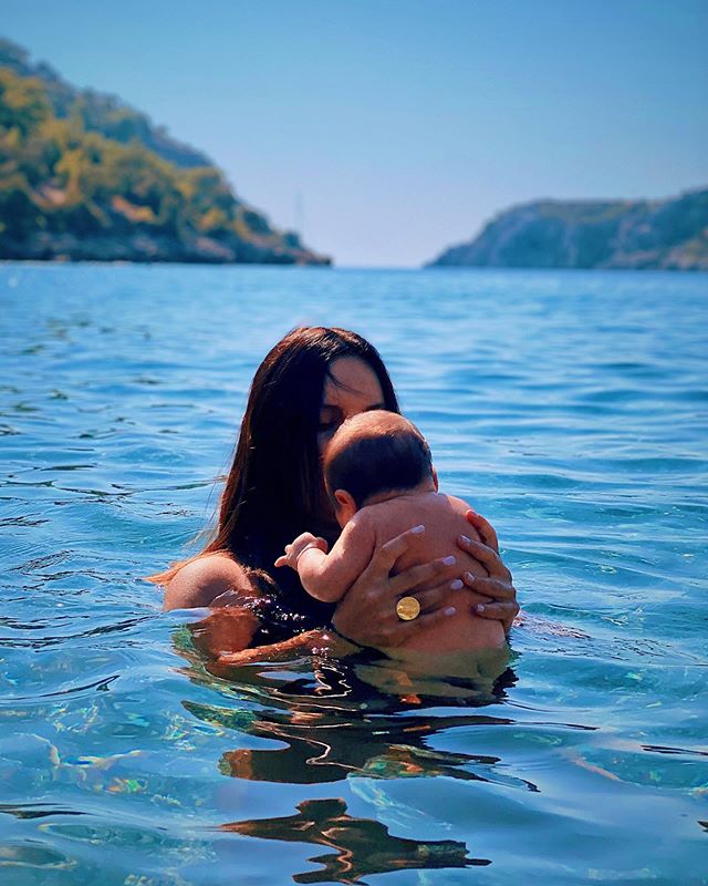 Неземна краса: Джамала з молодшим синочком замилувала ніжною фотолистівкою з Туреччини