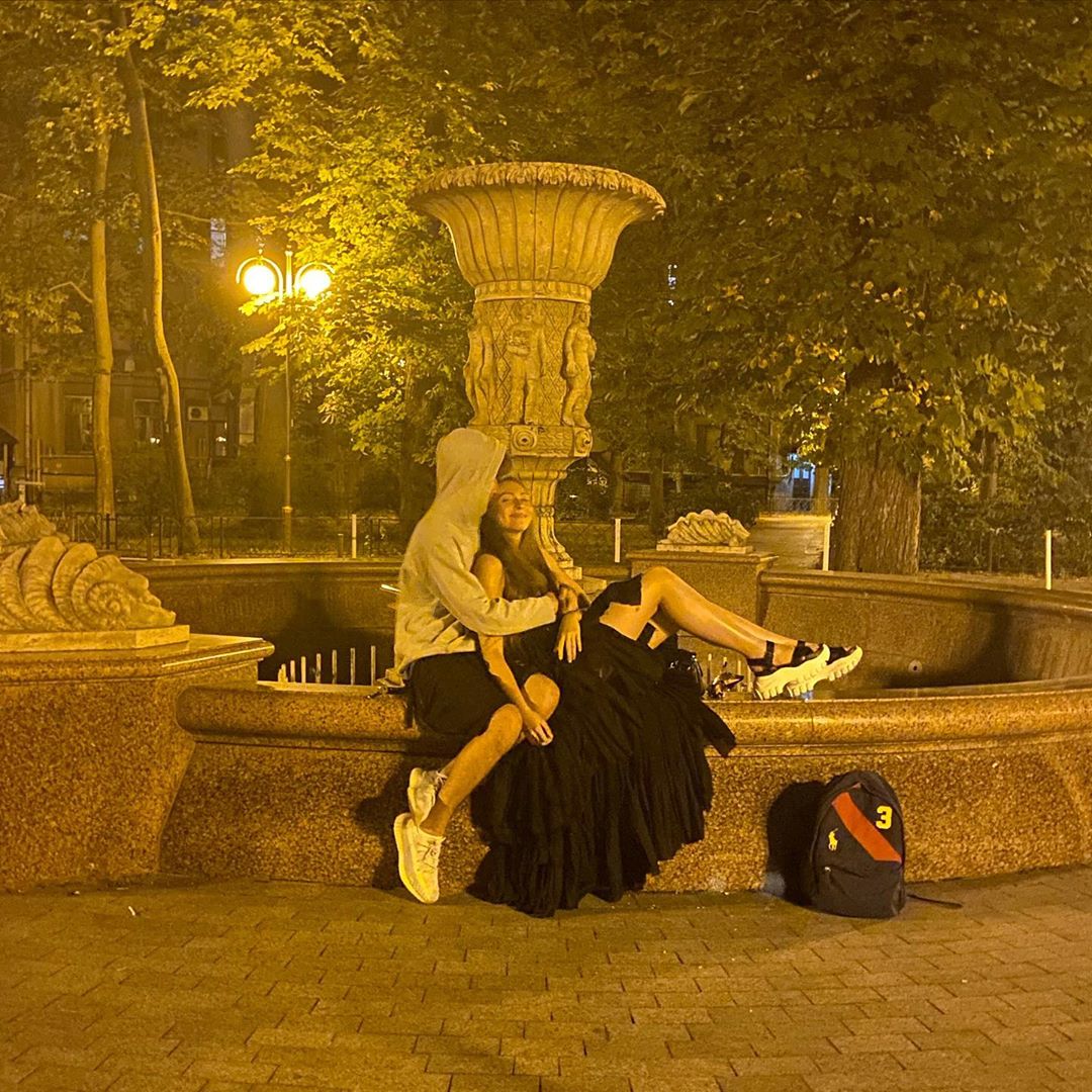 Дочка Олі Полякової з гіпсом на нозі вперше показала обличчя бойфренда