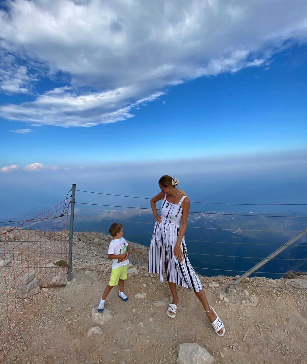 Вище хмар: Катя Осадча з синочком підкорили вершину гори в Туреччині
