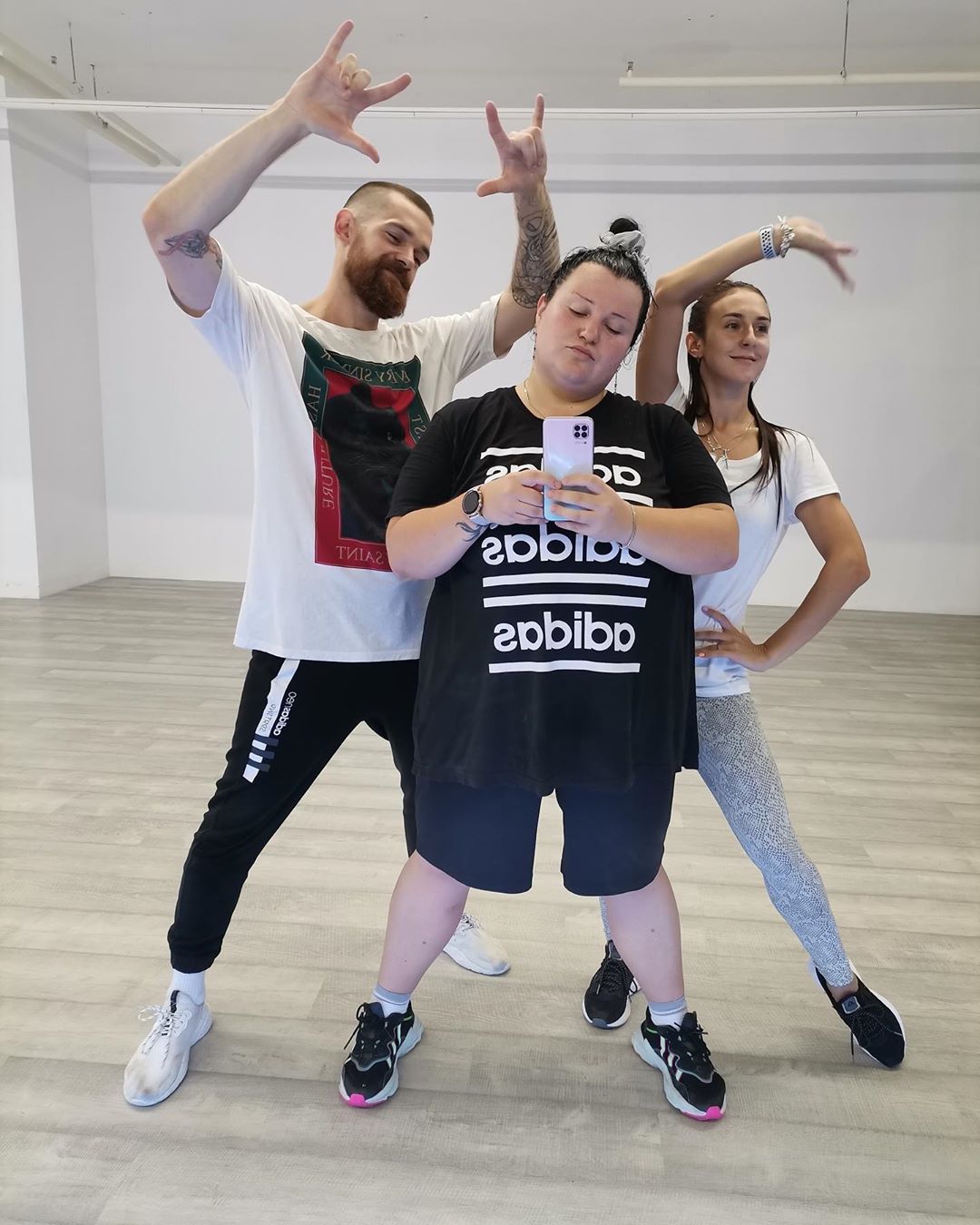 Готовится к Танцам со звездами: похудевшая Alyona Alyona показала поддержку с партнером