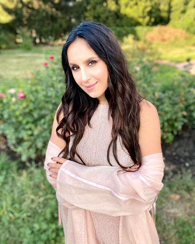 Лісова фея: Джамала в прозорому тренчі викликала фурор чаруючою ніжністю