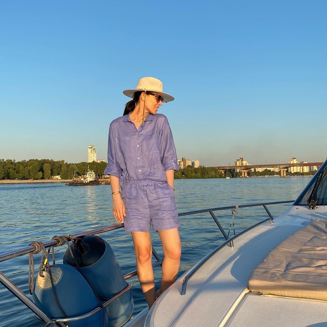Красивые и счастливые: Маша Ефросинина покорила семейными фото с прогулки на яхте
