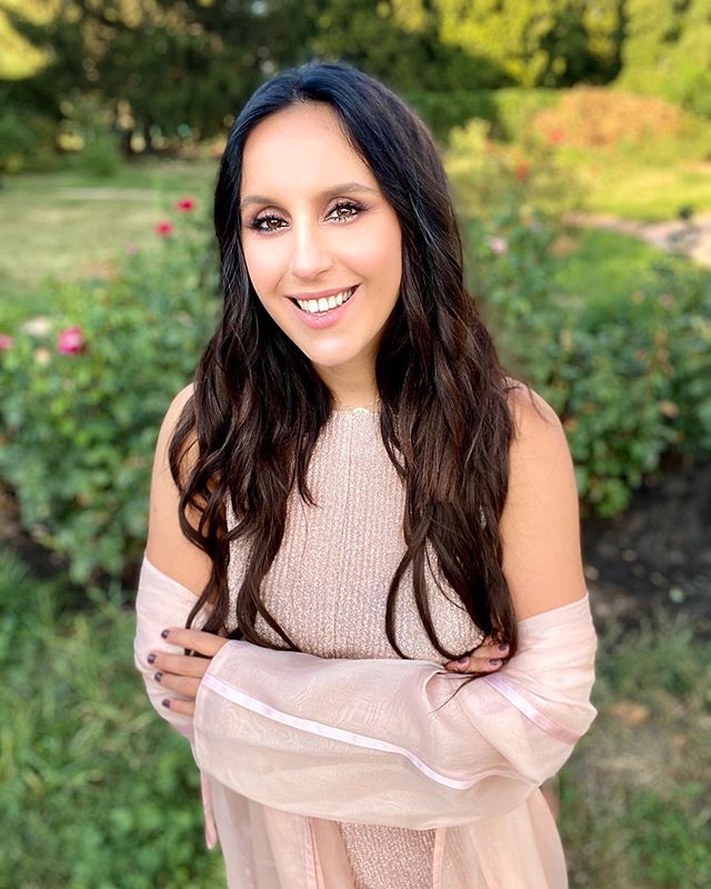 Лісова фея: Джамала в прозорому тренчі викликала фурор чаруючою ніжністю