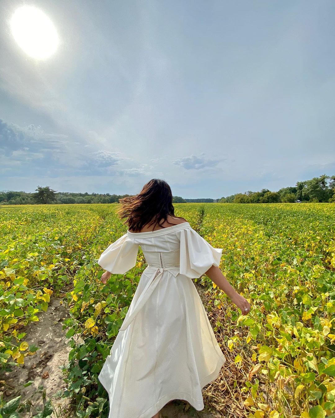 Як у казці: Джамала в сукні з корсетом заворожила атмосферними фото на природі