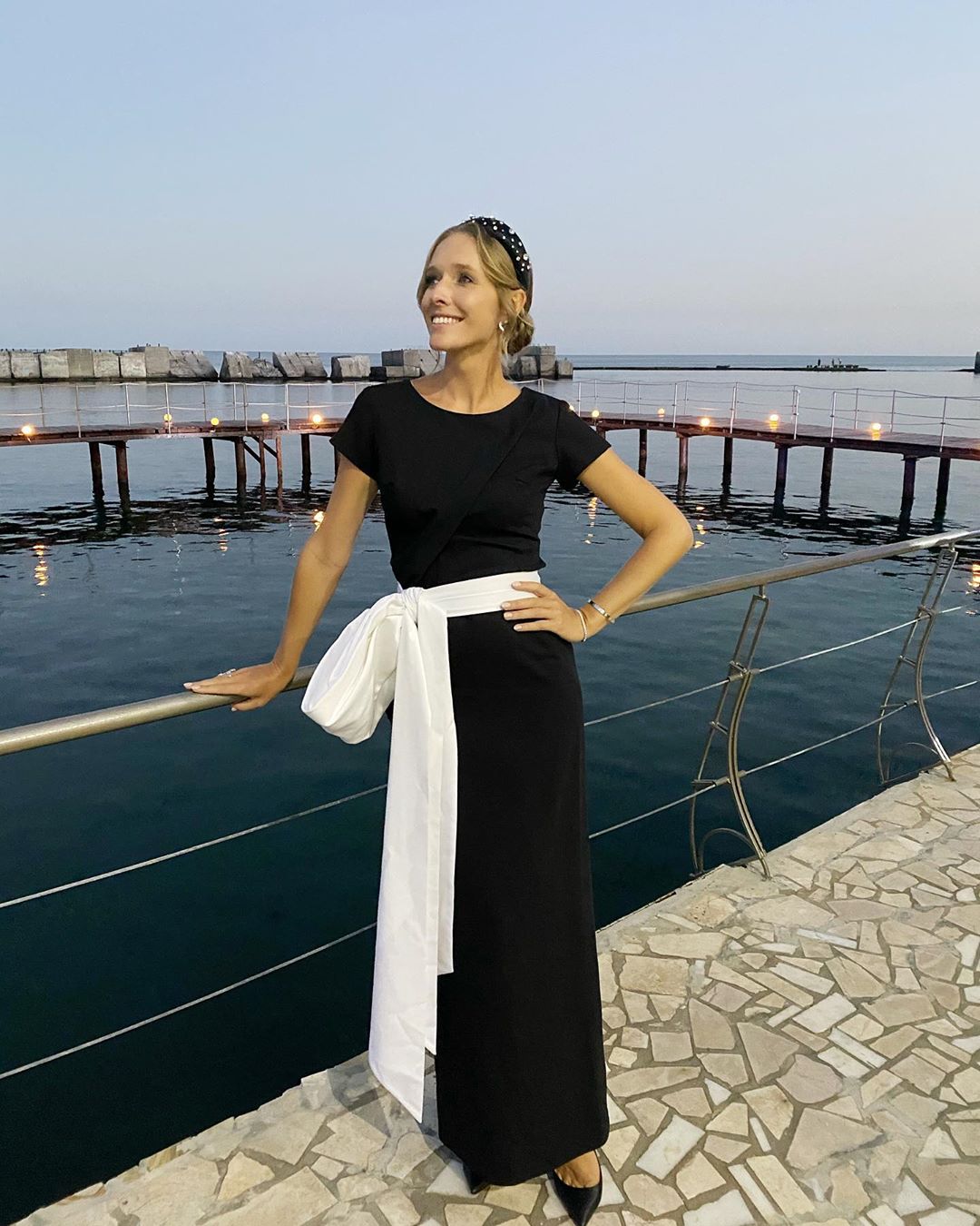 В элегантном платье с бантом: Катя Осадчая восхитила безупречным образом