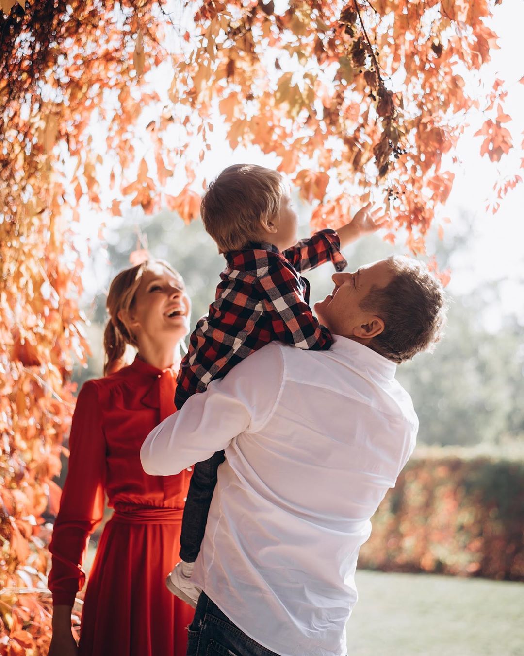 Глаза светятся: именинница Катя Осадчая похвасталась роскошным букетом от мужа