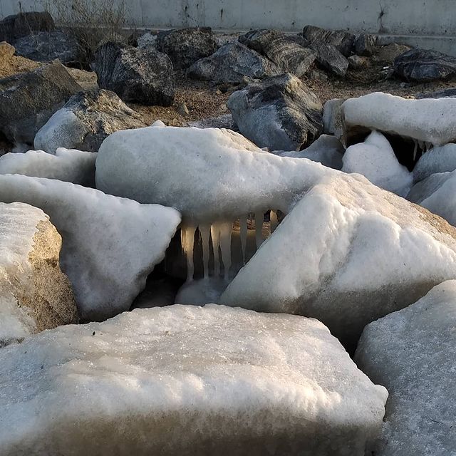 Азовське море скували щільні льоди: чарівні фото