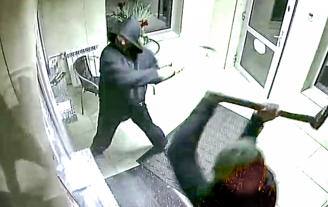 У Польщі затримали двох українців за пограбування пункту обміну валюти