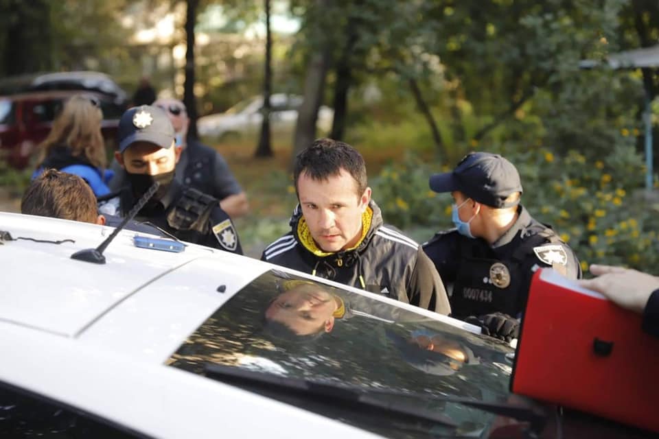 В мэра Днепра Филатова бросили нашатырем на встрече с избирателями