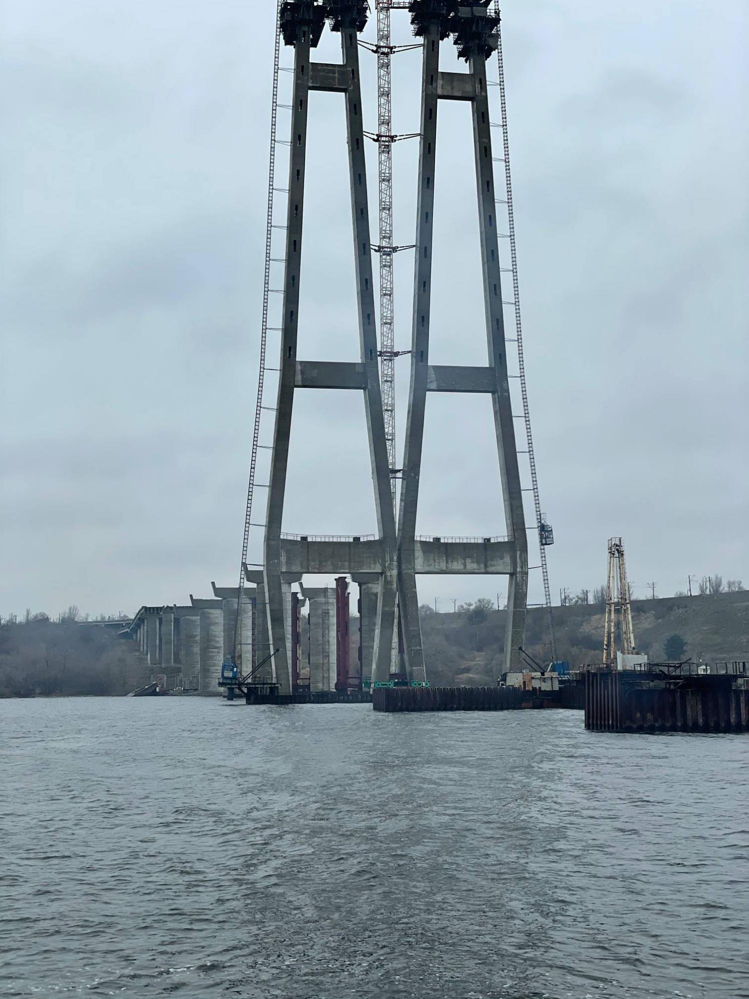 Перший рух по мостах-довгобудам у Запоріжжі відкриють вже до кінця року