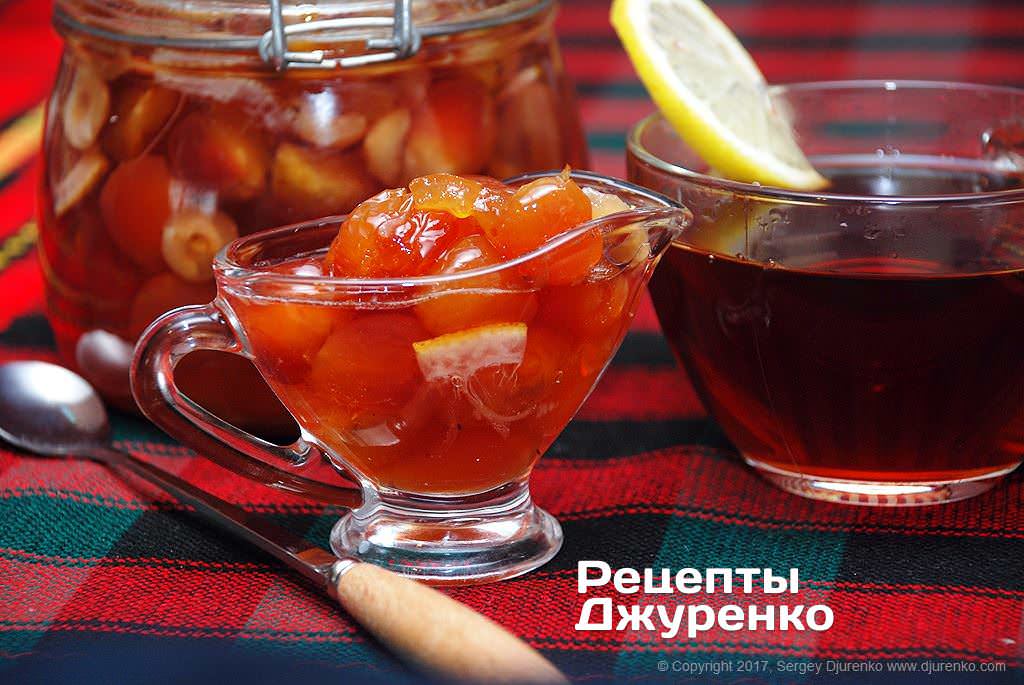 Кулинар раскрыл секрет варенья из черешни, добавив в ягоды особый ингредиент