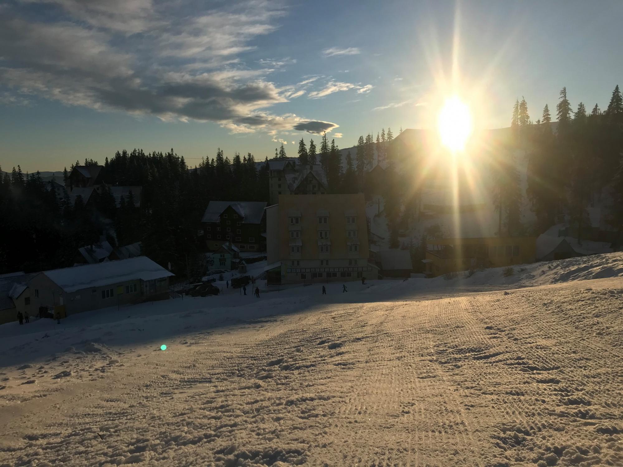 Горнолыжный курорт Карпат засыпало снегом: яркие фото и видео