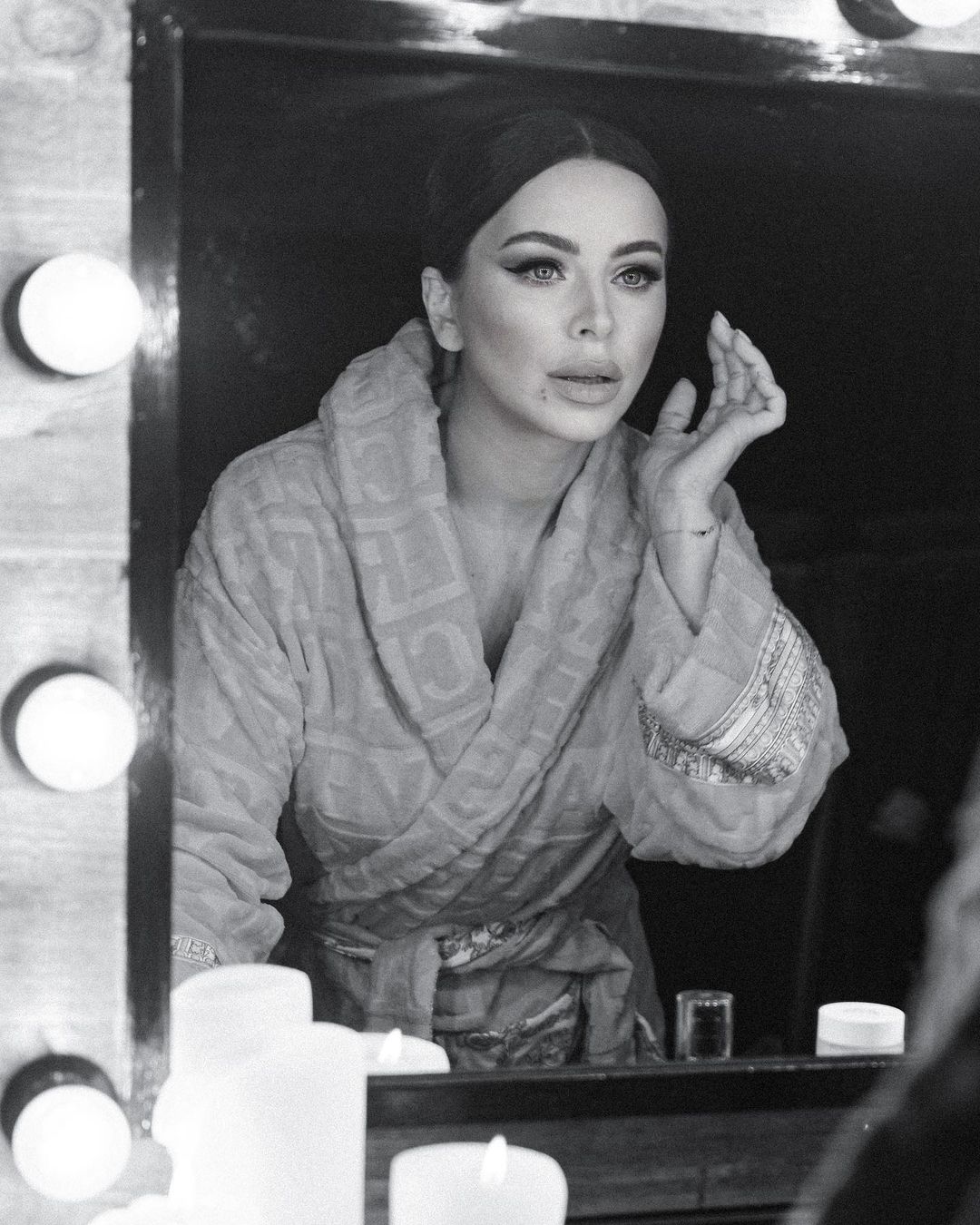 Ані Лорак показала нові фото з Києва, де вона перебуває вже кілька днів