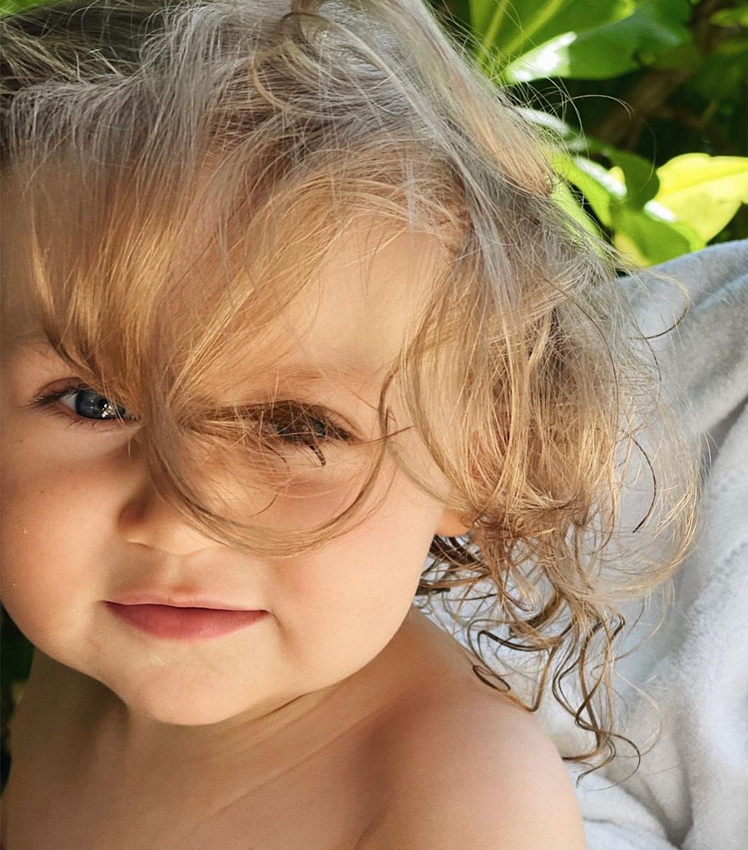 Лялечка: Санта Дімопулос розчулила мережу фото доньки і поділилася лайфхаками польотів з дітьми