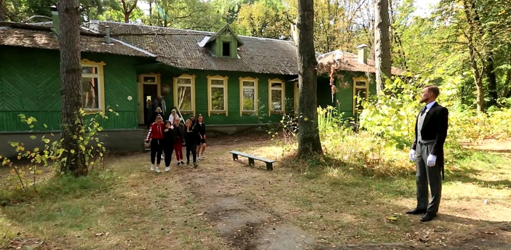 Школа леди? Участниц шоу Від пацанки до панянки 4 поселили в сарае