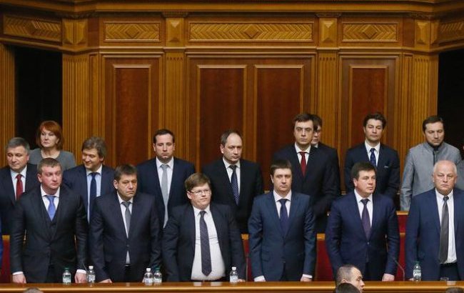 Новости Украины за 15-17 апреля: вопросы к новому правительству и увольнение Стоянова