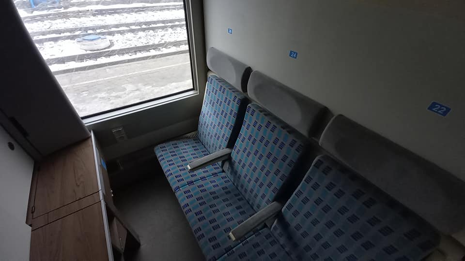 Как выглядят элитные купе в поездах Укрзализныци: отдельные умывальники и мониторы (фото)