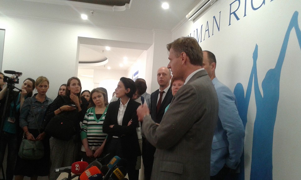 Деканоїдзе відкрила офіс поліцейських-омбудсменів