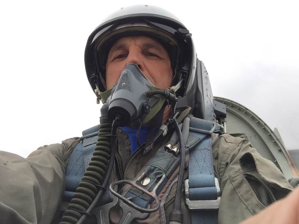 Рекордный полет, крушение в Гималаях и "небесные" трюки: что известно о погибшем на Прикарпатье пилоте