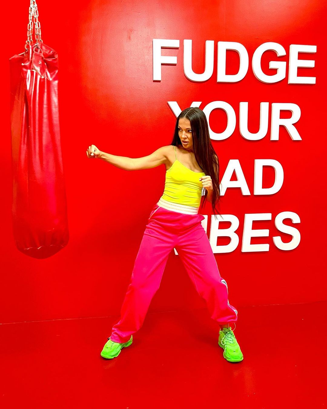 Главное попасть в точку: жена Влада Ямы впечатлила растяжкой