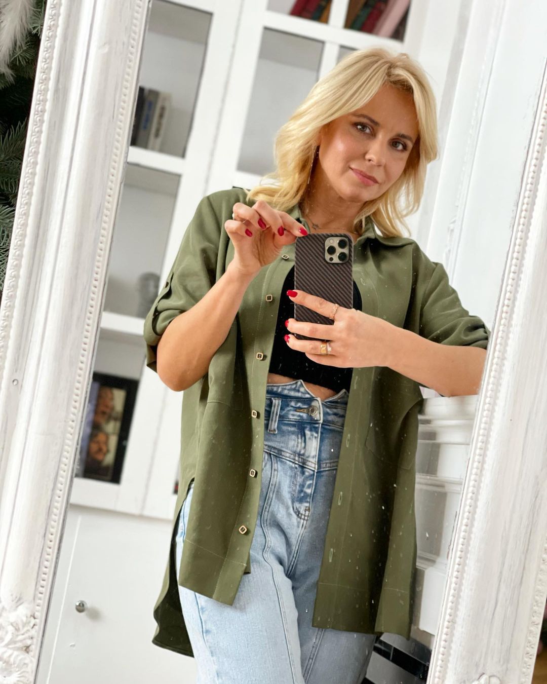 Лилия Ребрик взволновала поклонников изящной фигурой в трендовых джинсах