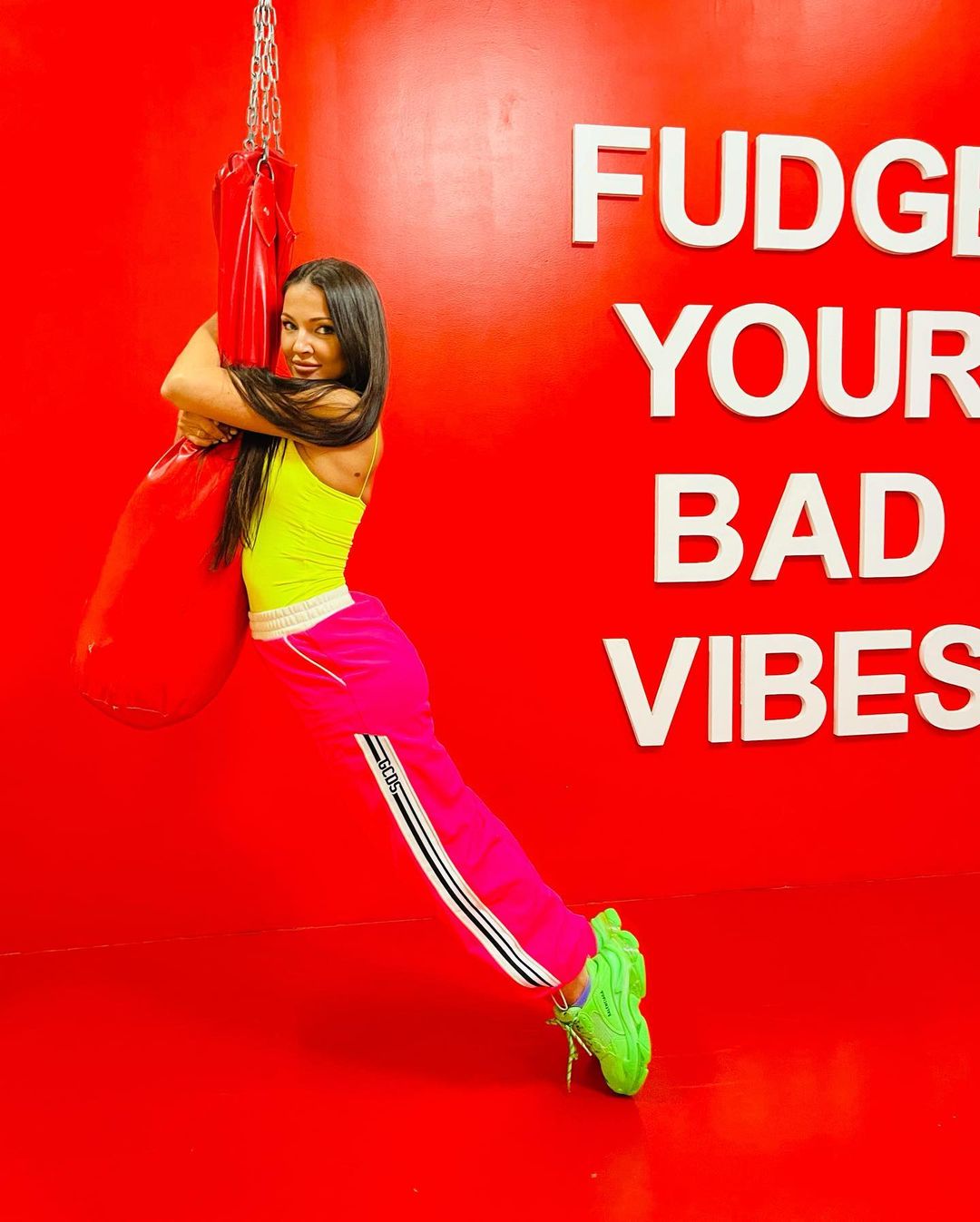 Главное попасть в точку: жена Влада Ямы впечатлила растяжкой