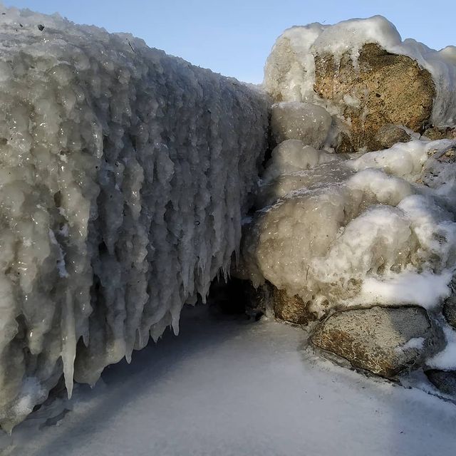 Азовське море скували щільні льоди: чарівні фото