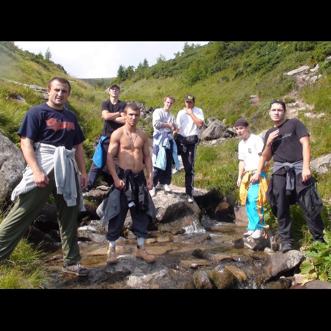 Усик поздравил Ломаченко с днем рождения раритетным фото