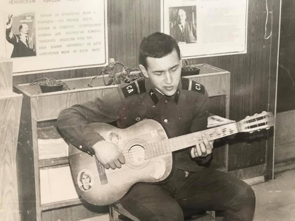 Украинский певец поздравил с Днем защитника Отечества: это наш общий праздник