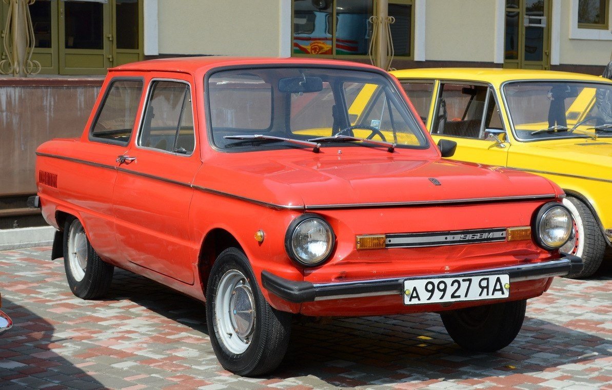 Квадроцикл и мамин "Запорожец": на чем ездят члены нового Кабмина