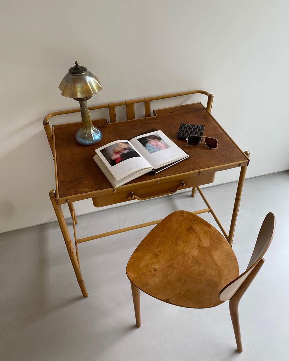 Стильне гніздечко: як виглядає особняк Роузі Хантінгтон-Уайтлі та Джейсона Стетхема в Лос-Анджелесі