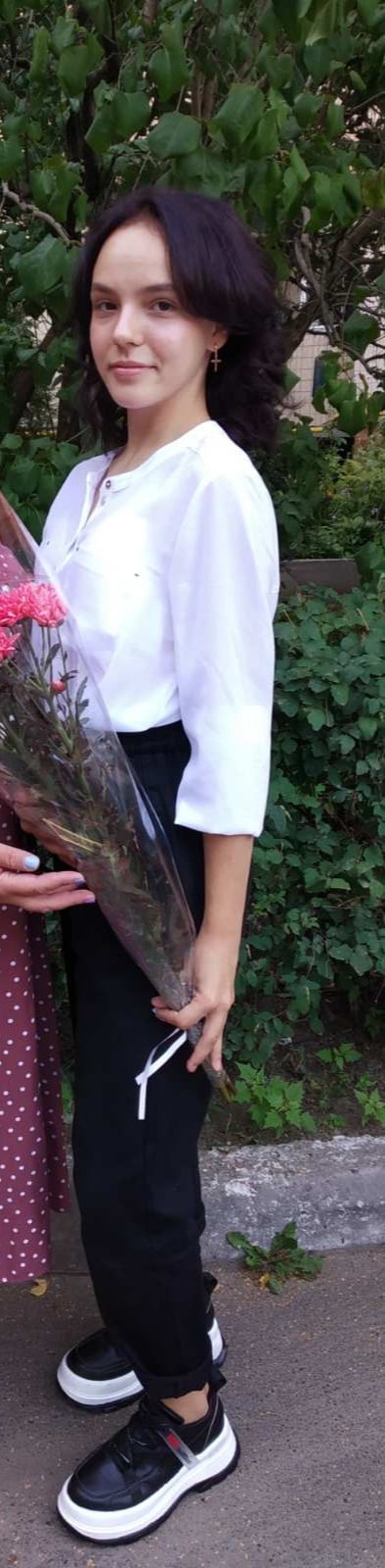 У Києві третій день шукають дівчинку-підлітка: фото і прикмети