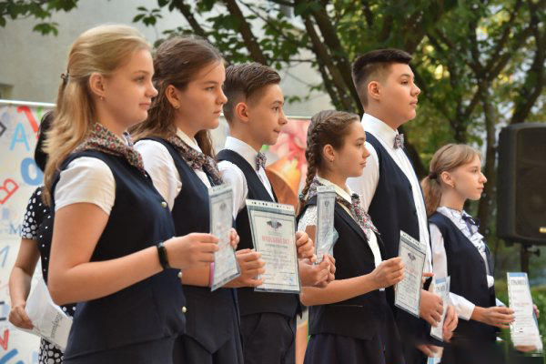 Праздник пропаганды: как прошло 1 сентября в оккупированном Донецке (фото)