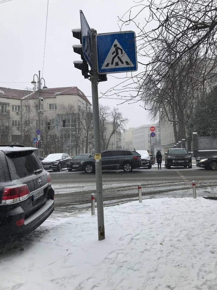 Арахамия бросил джип на "зебре" под Офисом президента: киевляне пожаловались "копам"