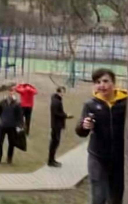 Банда львовских малолеток стреляла в детей прямо на игровой площадке: 