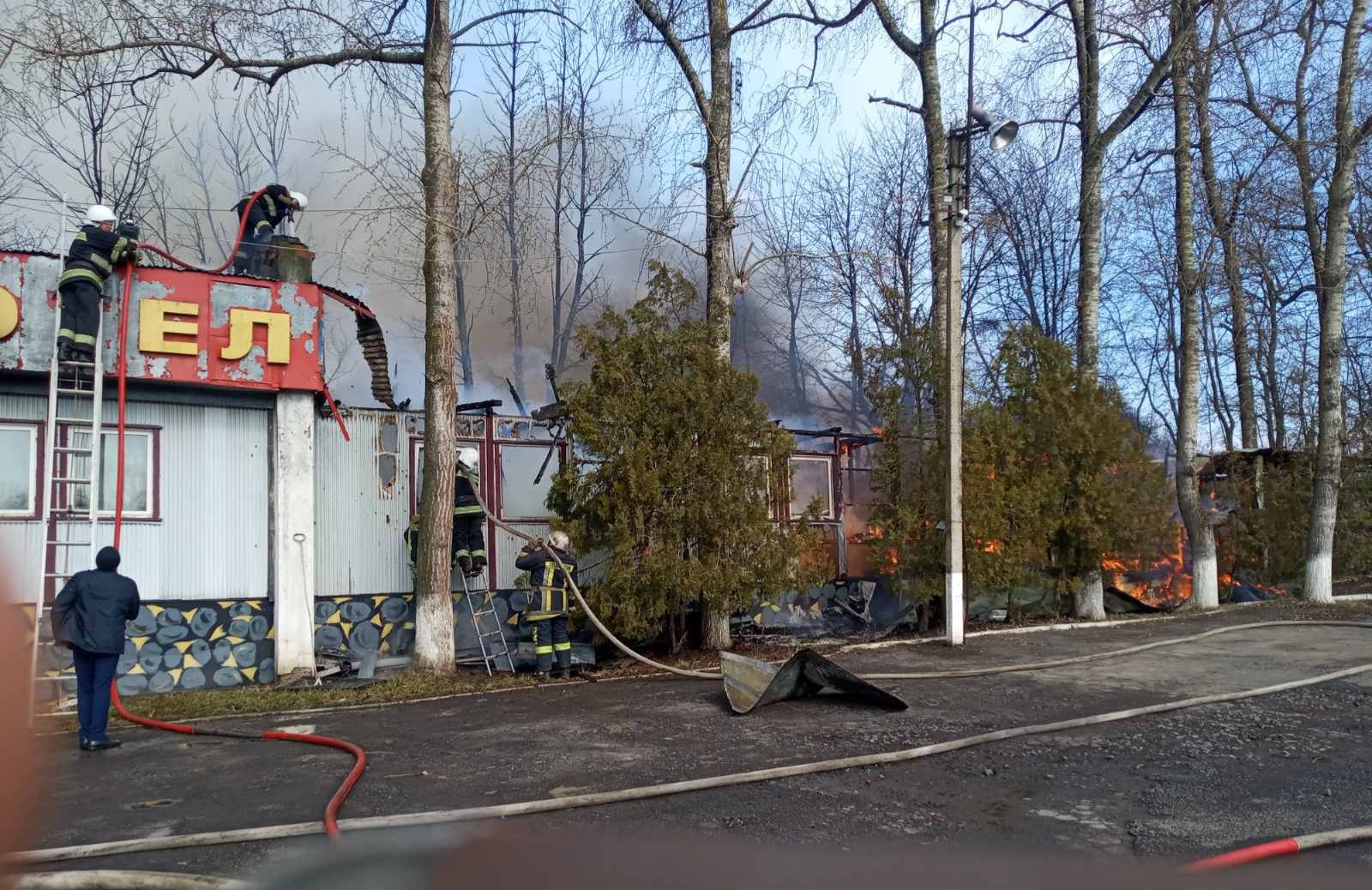 В Винницкой области произошел пожар в одноэтажной кемпинг-гостинице, никто не пострадал