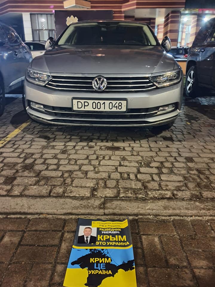 В Киеве затроллили российских дипломатов за Крым: фото взорвали сеть