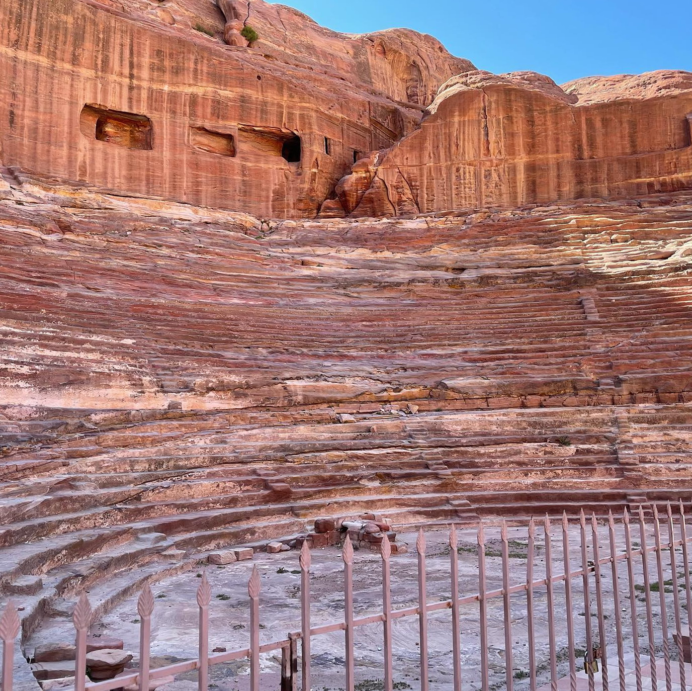 Современная Иордания: жизнь в пустыне, квартиры без мебели и дорогие жены