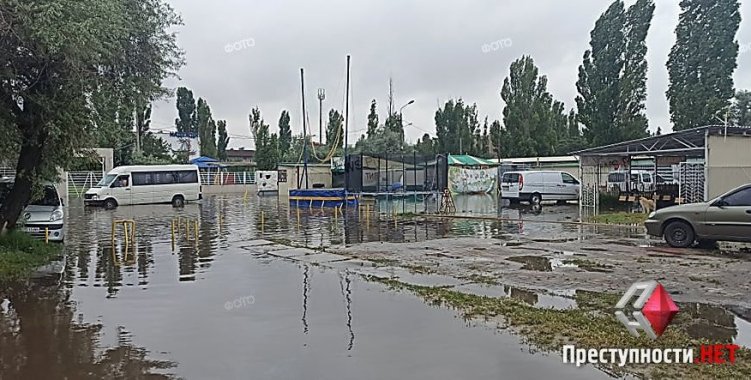 Известный украинский курорт уже три дня находится под водой: базы отдыха тоже затоплены