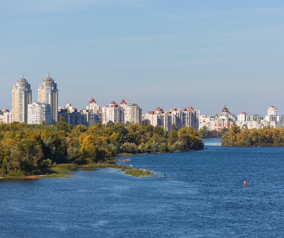 Оболонь киев. Оболонь город. Оболонский мост Киев. Мост на Оболони в Киеве. Оболонская набережная Киев 2021.