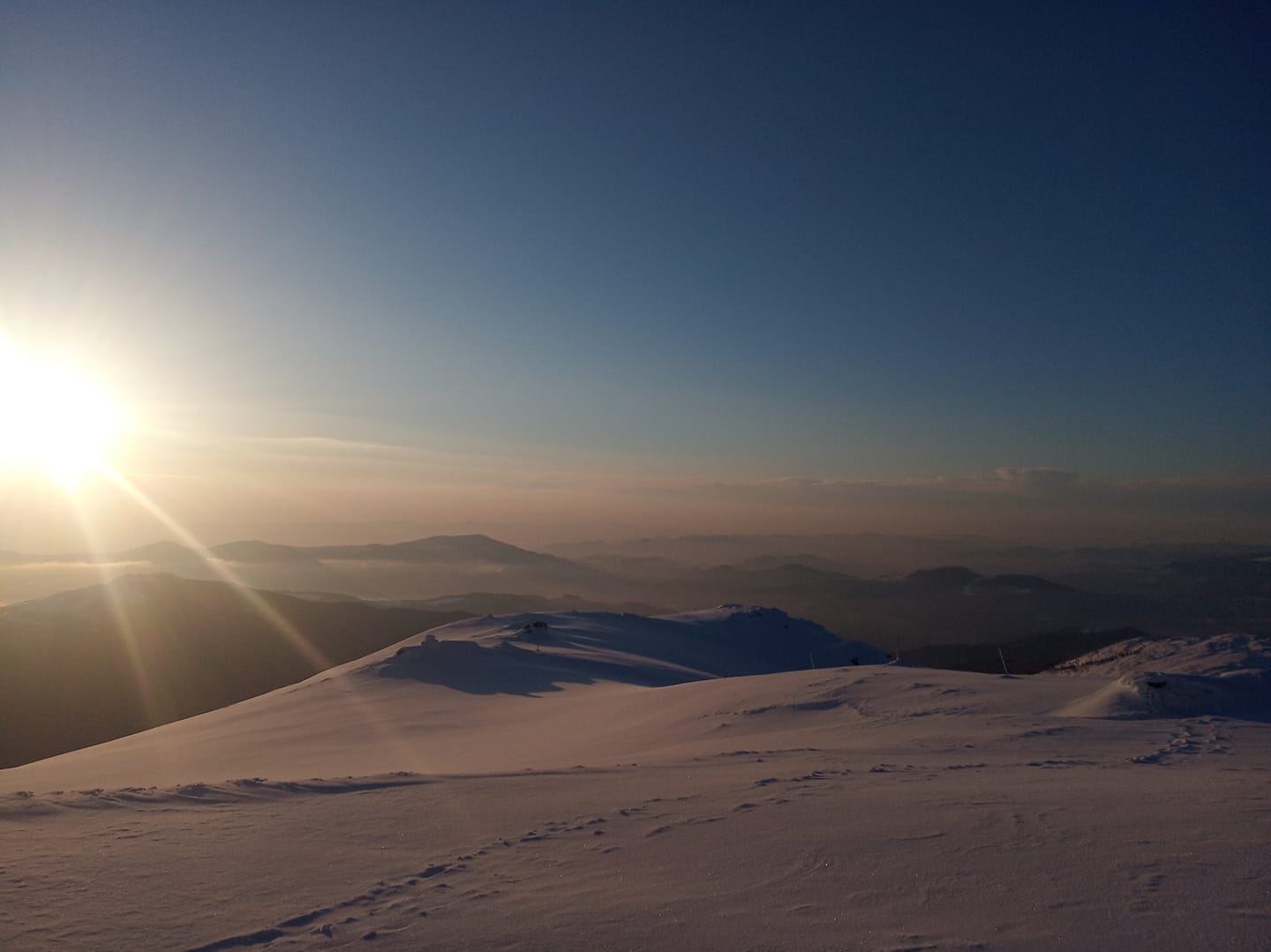 В Карпатах в конце апреля продолжается зима: снег и мороз (фото)