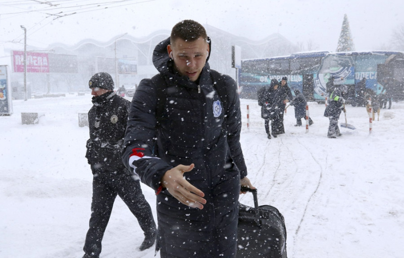 Снегопад помешал "Черноморцу" вовремя отправиться на сбор