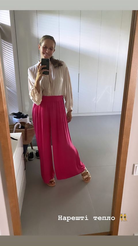 Вагітна Катя Осадча вразила яскравим образом для прогулянок