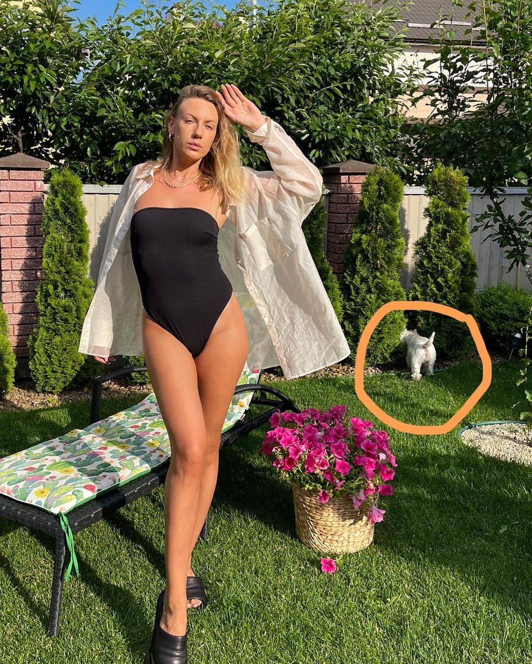 Будьте собою: довгонога Нікітюк в купальнику торкнулася важливої теми