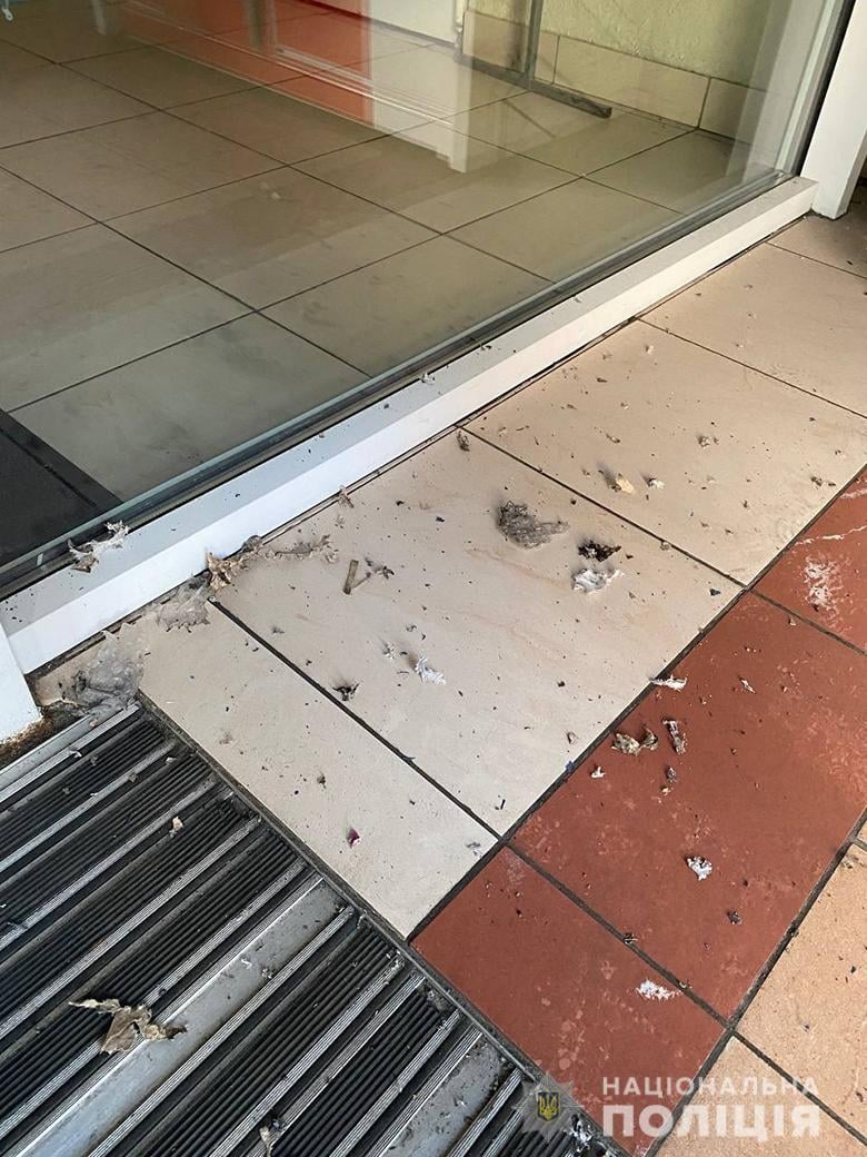 У відділеннях "Нової пошти" у Києві та Одесі підірвали саморобні бомби: фото з місця НП