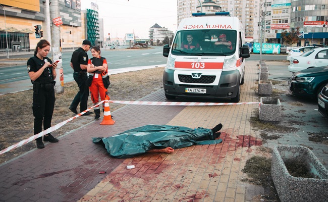 В Киеве мужчина покончил с собой флаконом от духов: он оставил записку